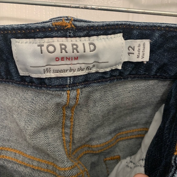Torrid Girlfriend Jean - Vintage Stretch Dark Wash - Picture 4 of 4